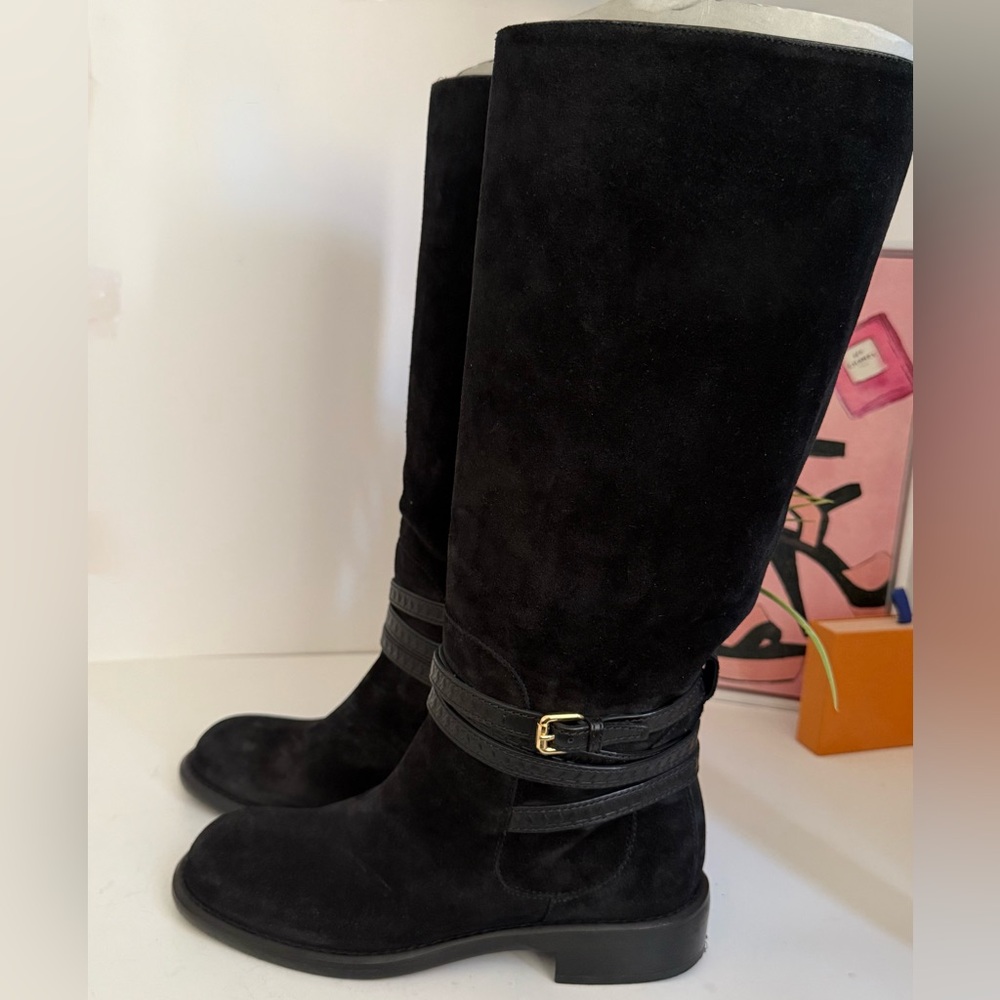 Louis Vuitton Crossroad Suede Black Boots 🌟 - Picture 11 of 14